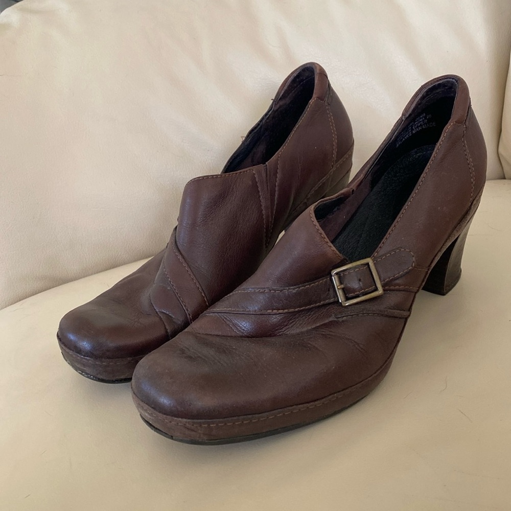 Brown heel wedge Clark’s active air size 9^1/2